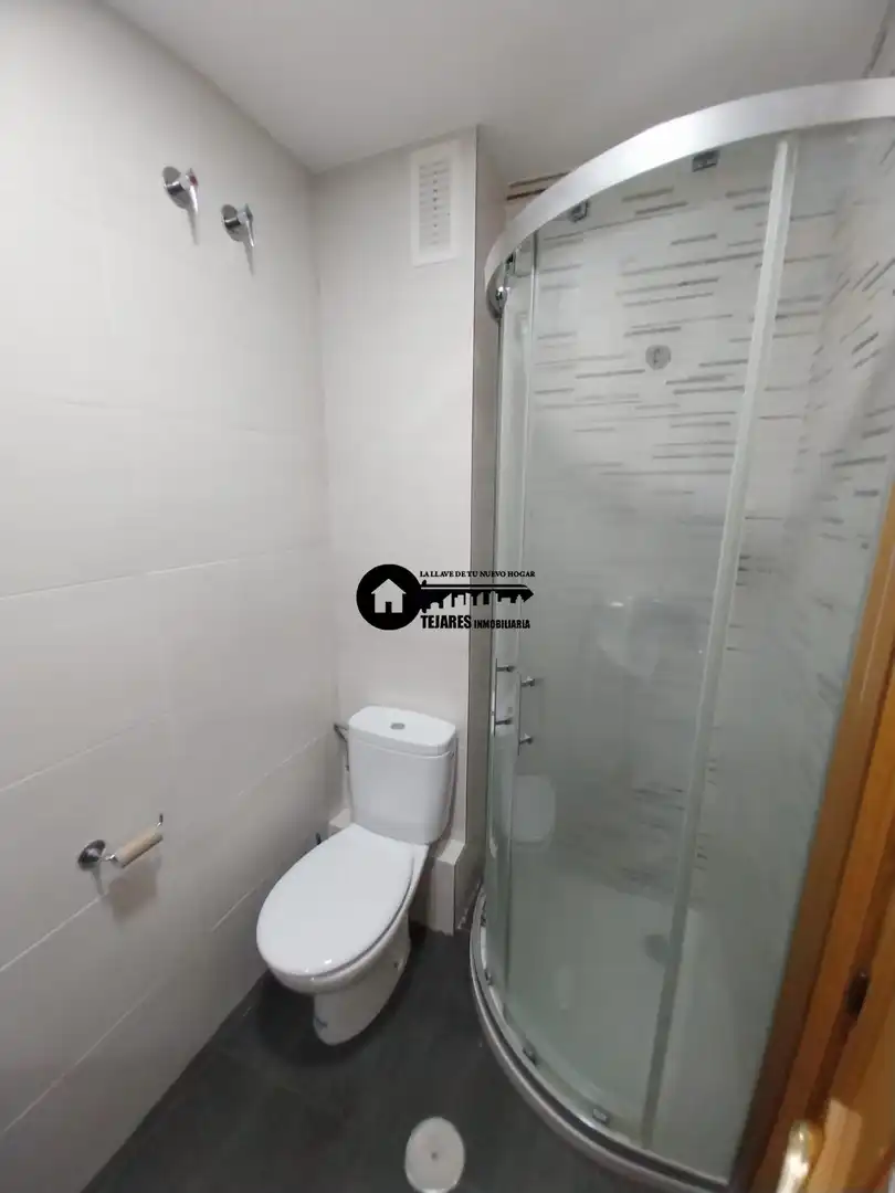 Baño de Piso de alquiler en Albacete con Calefacción, Terraza y Balcón