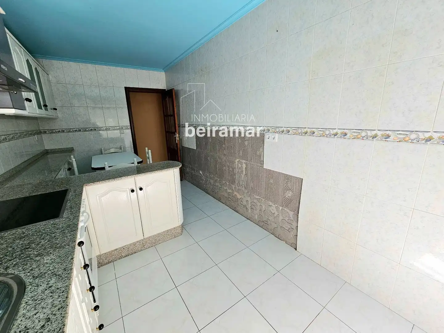 Habitación de Piso en venta en Ribeira con Calefacción, Terraza y Trastero