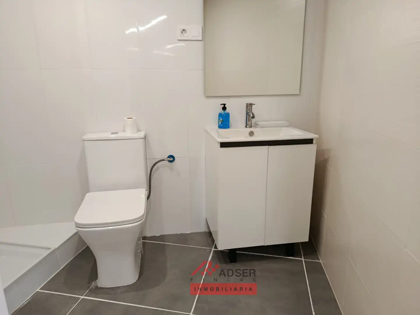 Badezimmer von Geschaftsraum zum Verkauf in Villamediana de Iregua mit Terrasse