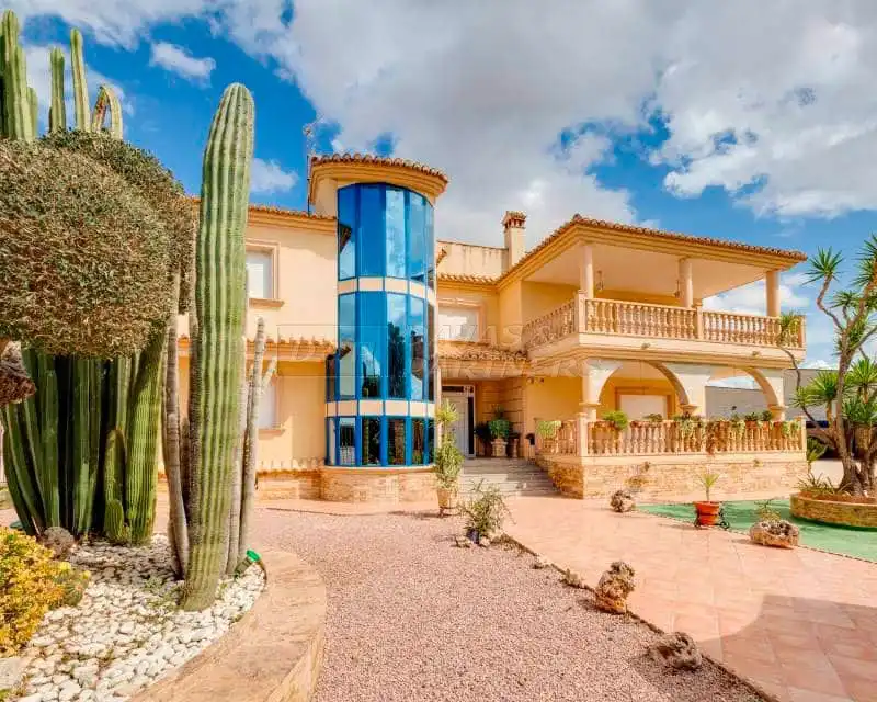 Villa avec terrasse à vendre à Orihuela ciudad