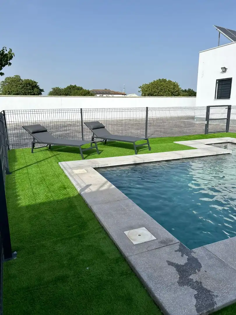 Piscina de Casa o xalet en venda en Chiclana de la Frontera amb Calefacció, Jardí privat i Traster
