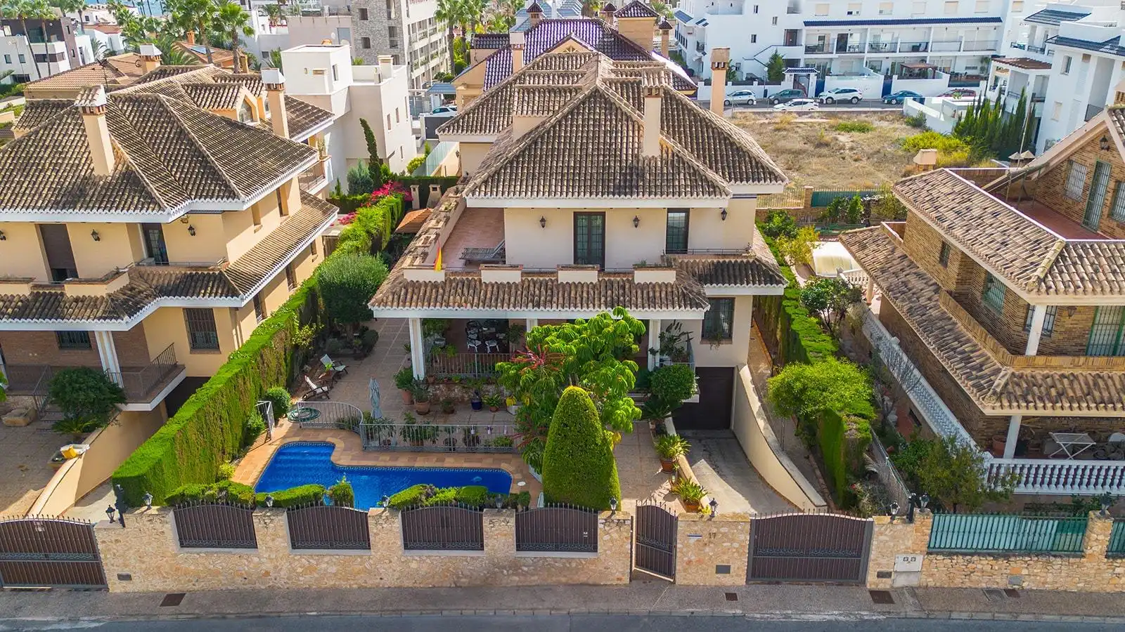Chalet con terraza en venta en Calle MAR NEGRO, imagen 94