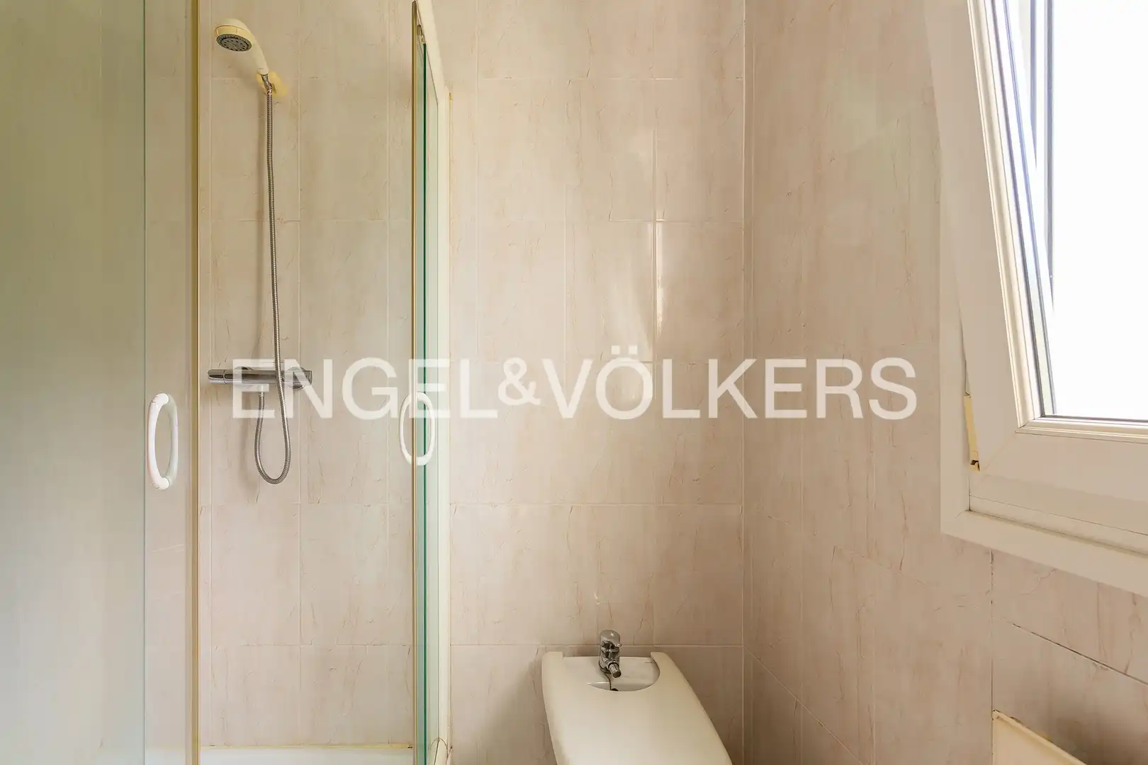 Baño de Casa o chalet en venta en Castro-Urdiales con Calefacción, Jardín privado y Terraza