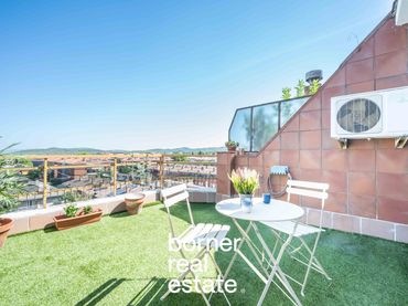 Penthouse with balcony for sale in Carrer GIRONA