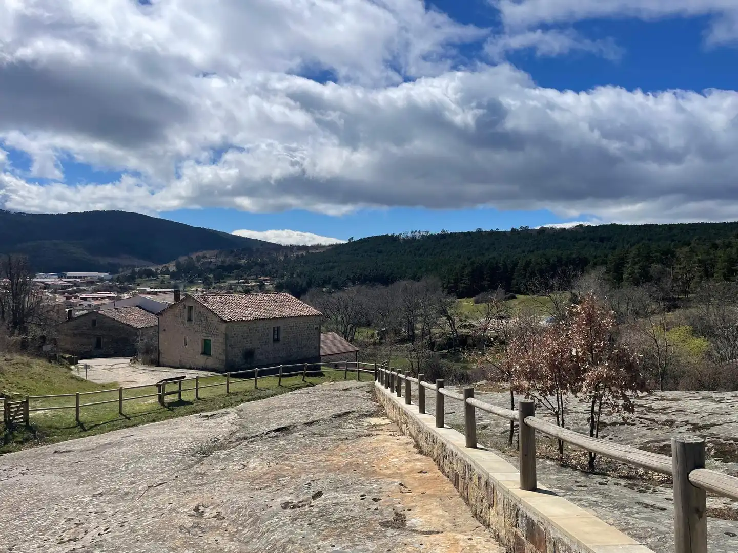 Vista exterior de Finca rústica en venda en Regumiel de la Sierra amb Jardí privat, Parquet i Traster