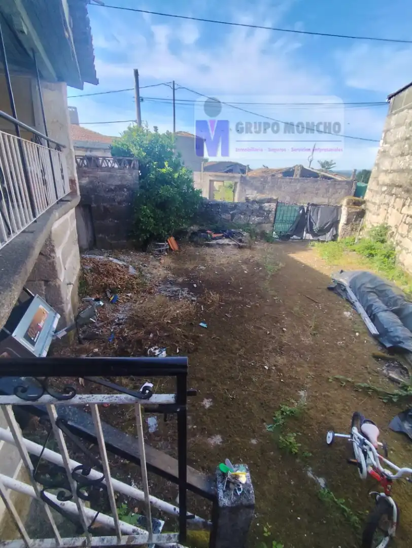 Houses for sale in A Merca    with Private garden
