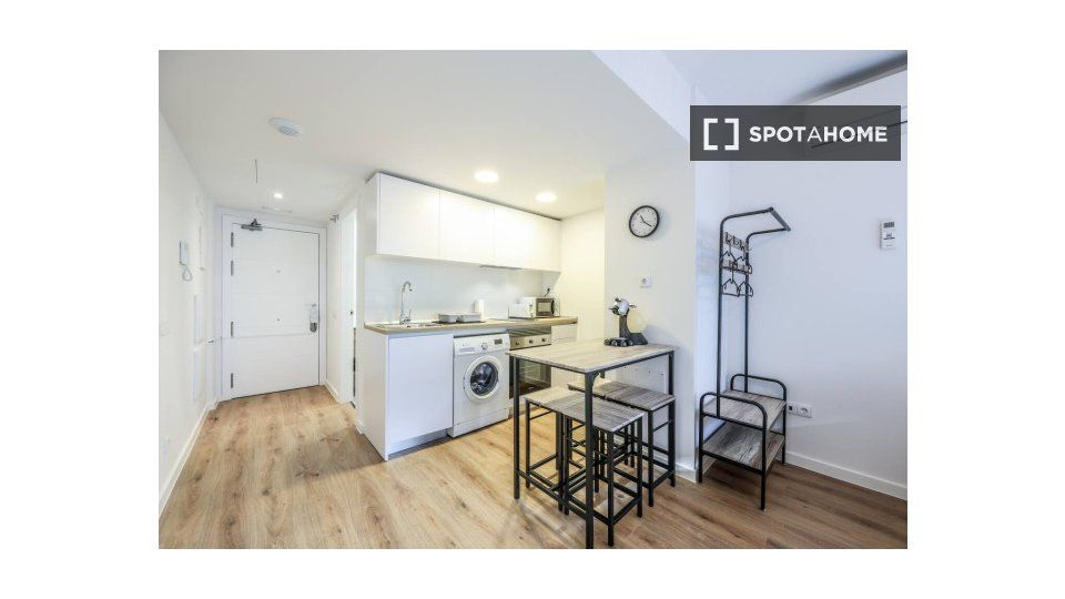 Vista exterior de Piso de alquiler en San Sebastián de los Reyes con Aire acondicionado, Calefacción y Amueblado