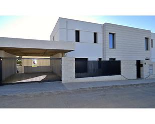 Exterior view of Single-family semi-detached for sale in  Toledo Capital  with Air Conditioner and Terrace