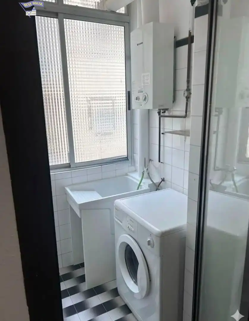 Badezimmer von Wohnung zum Verkauf in Barcelona mit Parkett und Terrasse