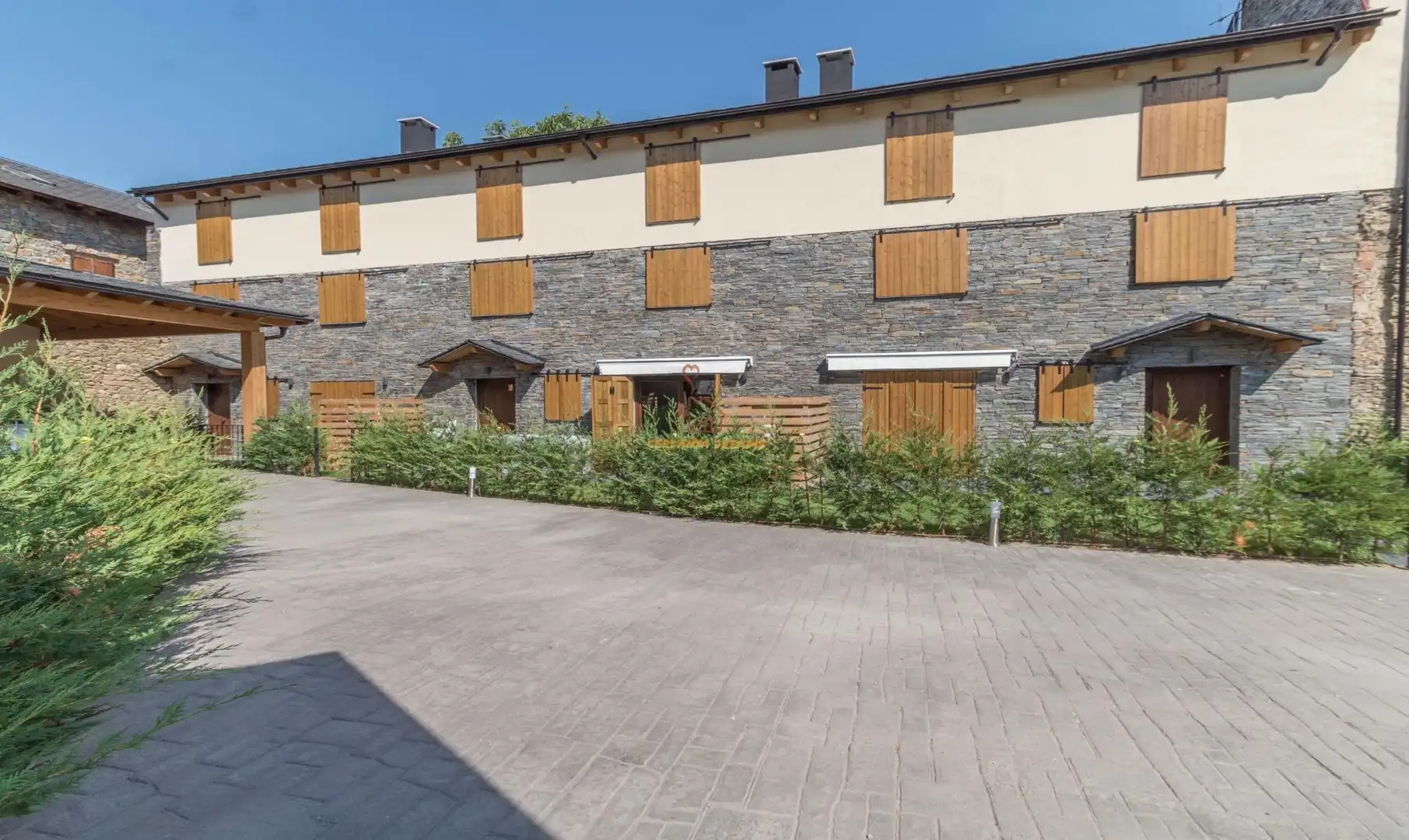 Vista exterior de Casa adosada en venda en Fontanals de Cerdanya amb Aire condicionat, Calefacció i Jardí privat