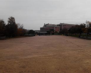 Vista exterior de Terreny en venda en  Logroño