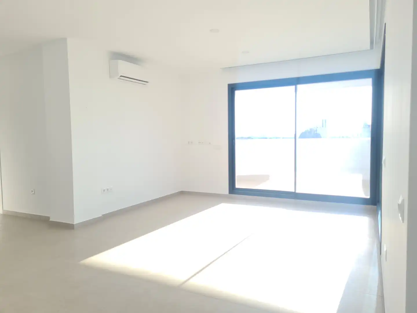 Sala de estar de Ático en venta en Sevilla con Aire acondicionado, Calefacción y Terraza