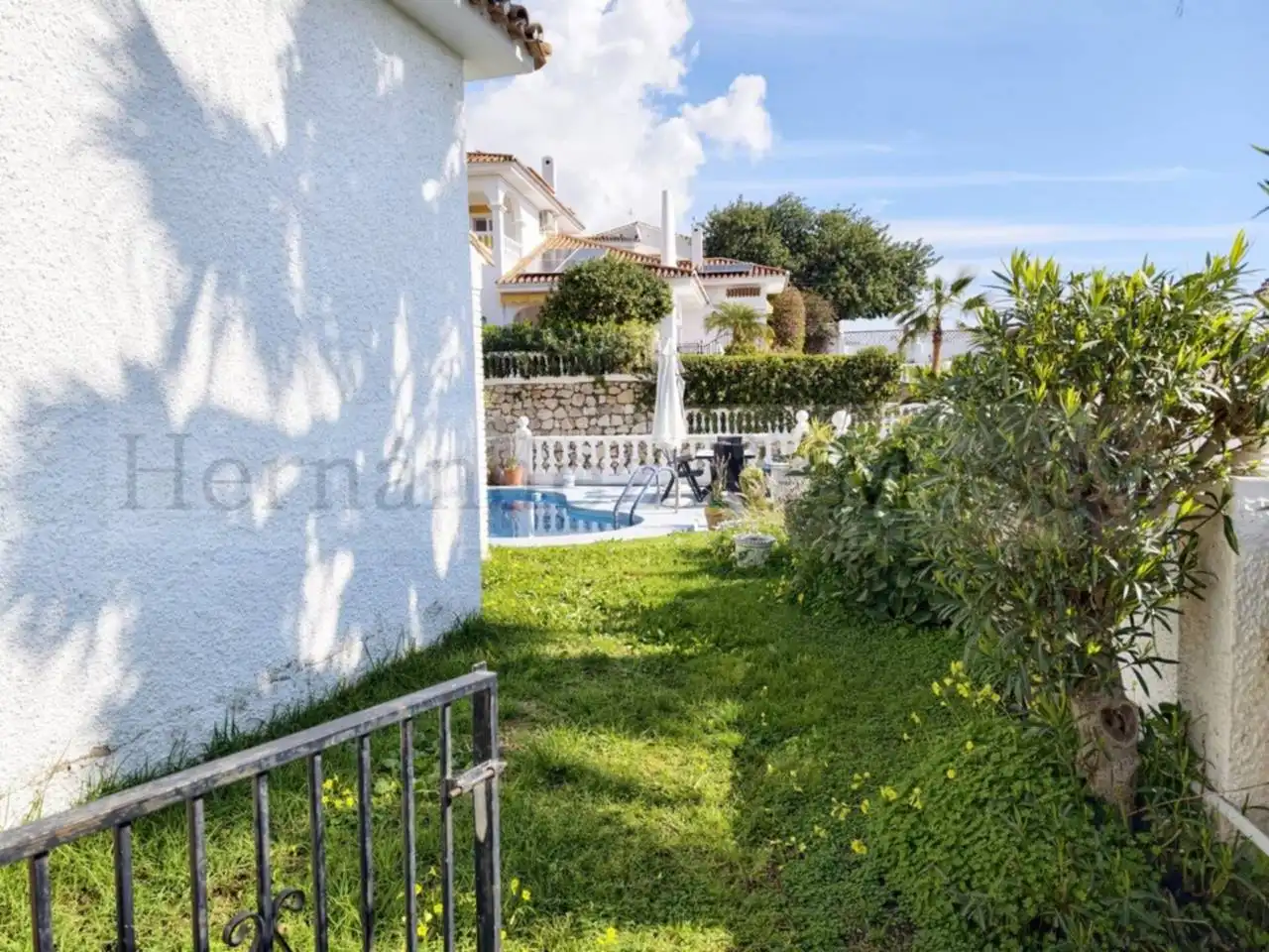 Garden of Houses for sale in Benalmádena  with Air Conditioner, Terrace and Swimming Pool