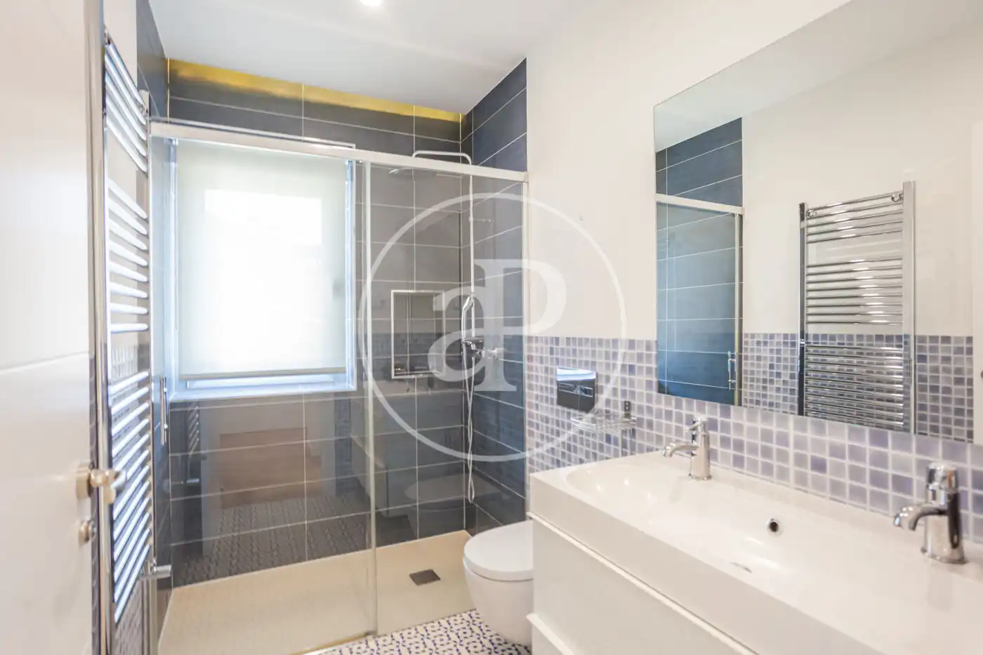 Baño de Casa o chalet de alquiler en Madrid con Aire acondicionado, Calefacción y Jardín privado
