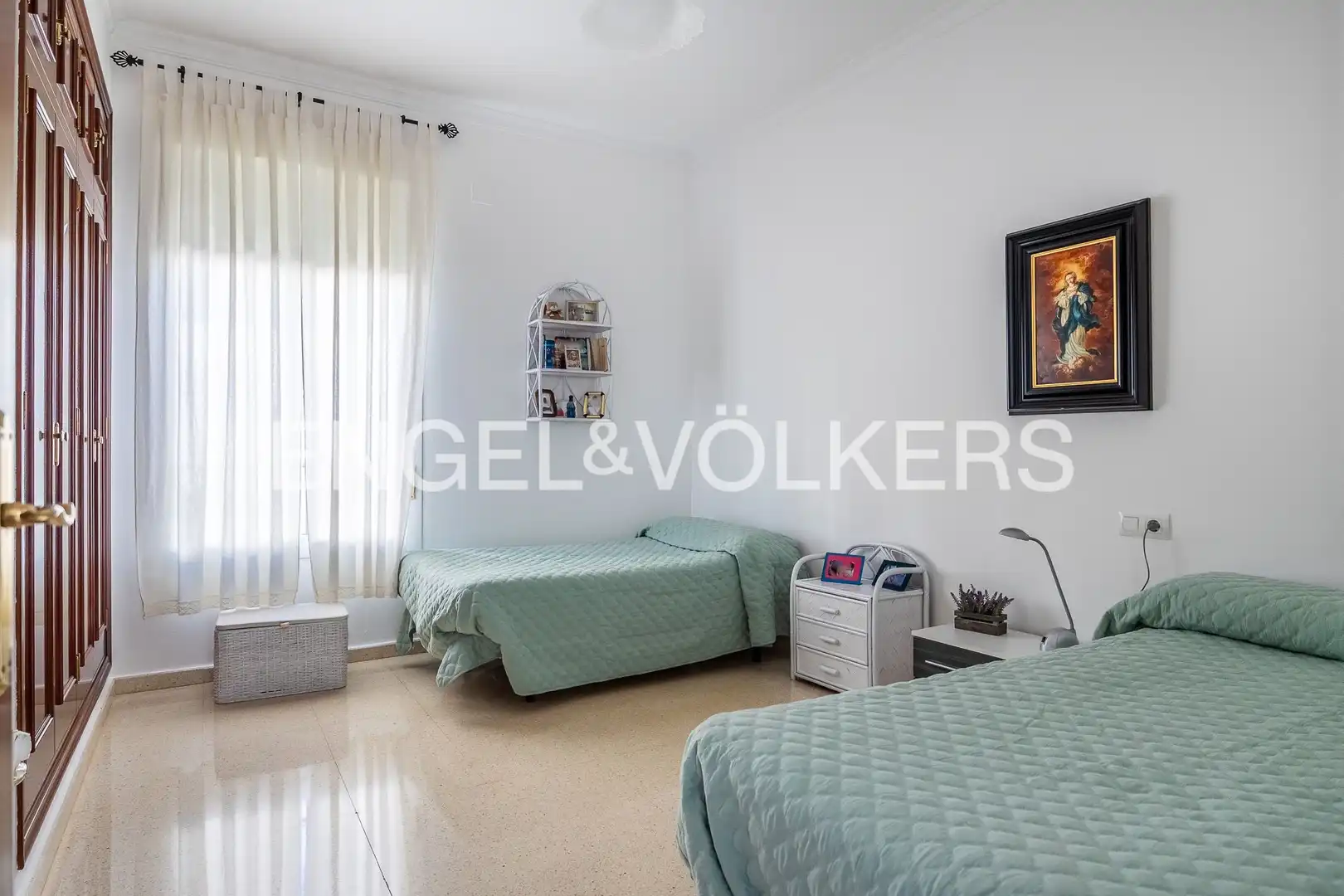 Dormitori de Casa o xalet en venda en Albaida del Aljarafe amb Aire condicionat, Calefacció i Jardí privat