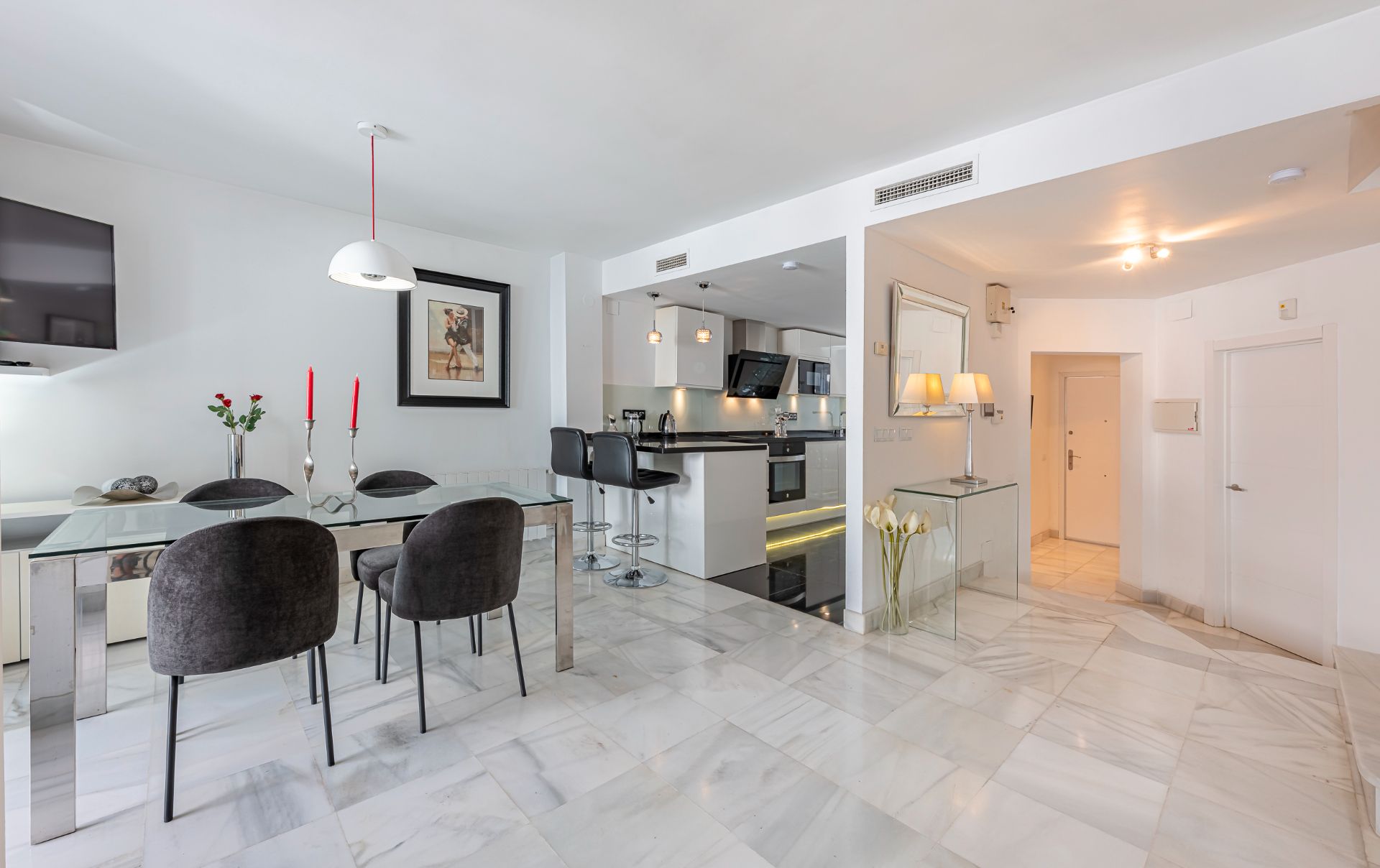 Menjador de Casa adosada de lloguer en Marbella amb Aire condicionat, Calefacció i Terrassa