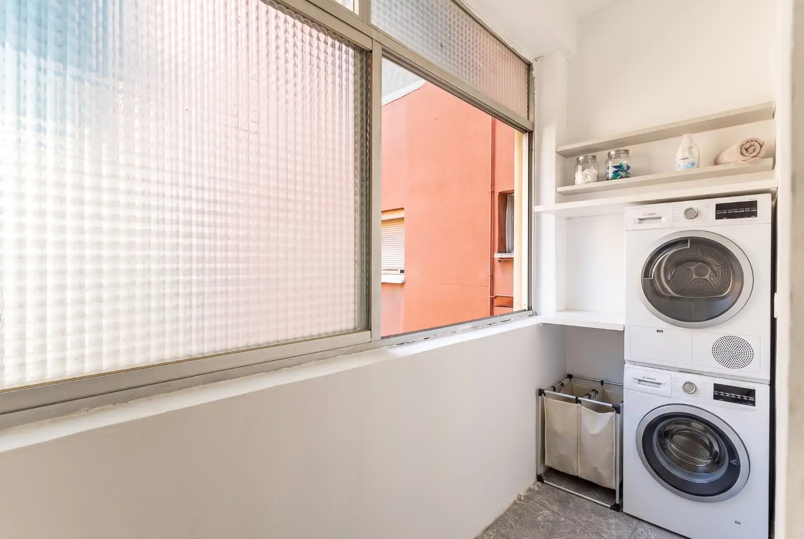 Terraza de Piso en venta en L'Hospitalet de Llobregat con Parquet, Horno y Balcón