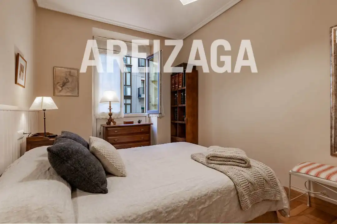 Habitación de Piso en venta en Donostia - San Sebastián  con Calefacción y Balcón