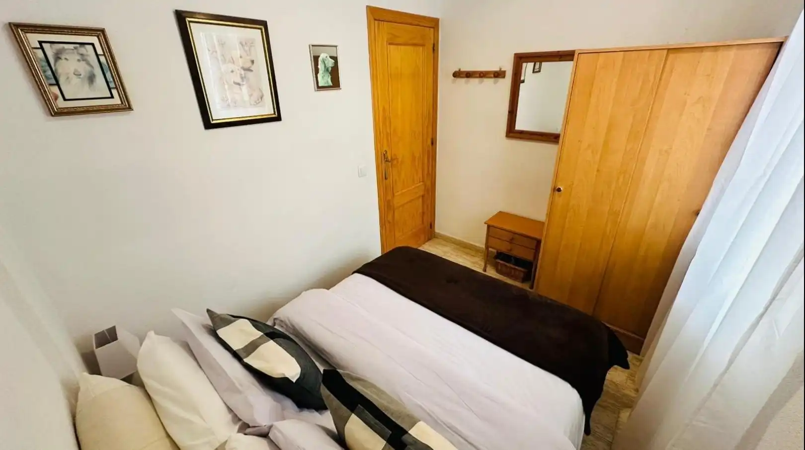 Dormitori de Apartament en venda en Torrevieja amb Moblat i Piscina comunitària