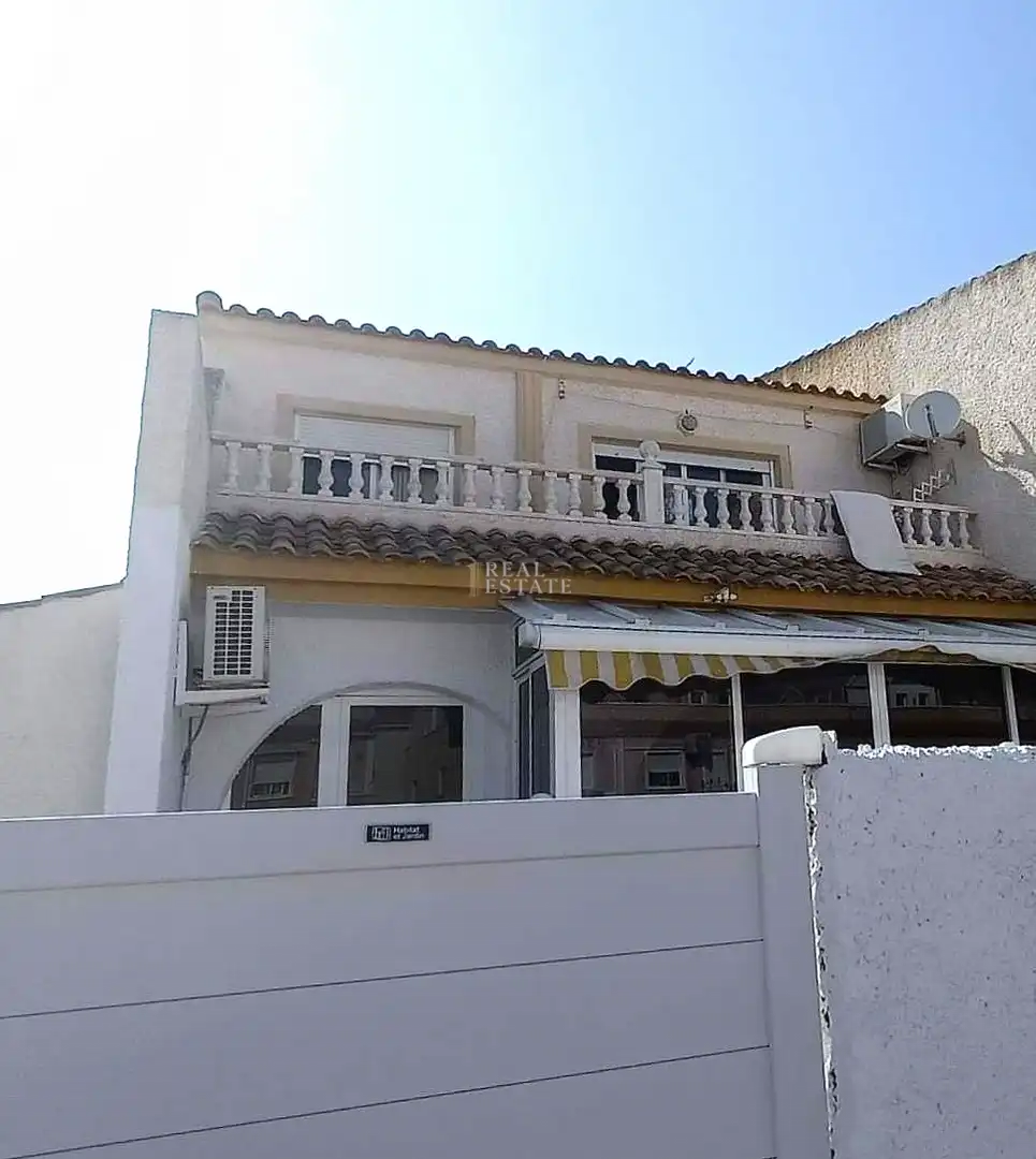 Vista exterior de Casa o chalet en venta en Santa Pola con Terraza, Piscina y Balcón