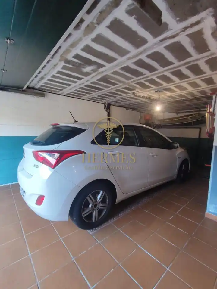 Aparcament de Casa o xalet en venda en Nigrán amb Calefacció, Jardí privat i Terrassa