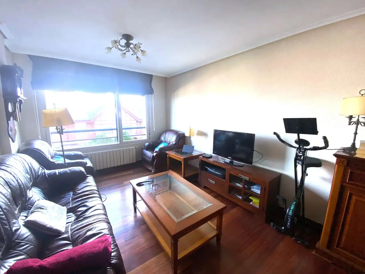 Sala d'estar de Pis en venda en Castro-Urdiales amb Calefacció, Parquet i Terrassa