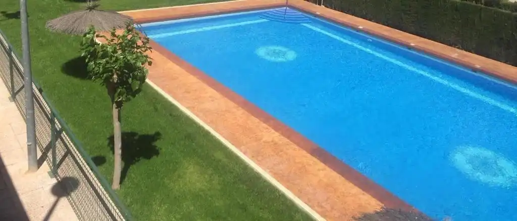 Piscina de Pis de lloguer en Villajoyosa / La Vila Joiosa amb Aire condicionat, Jardí privat i Terrassa