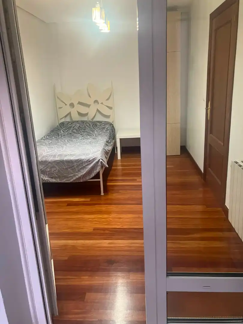 Bedroom of Flat for rent in Leioa  with Heating, Furnished and Oven