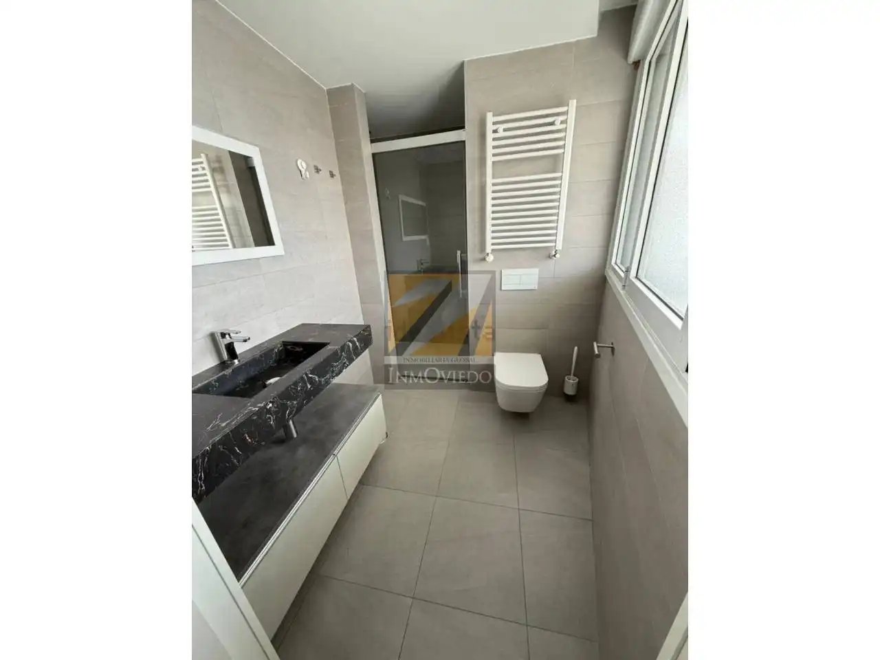 Baño de Ático de alquiler en Oviedo  con Calefacción, Parquet y Terraza
