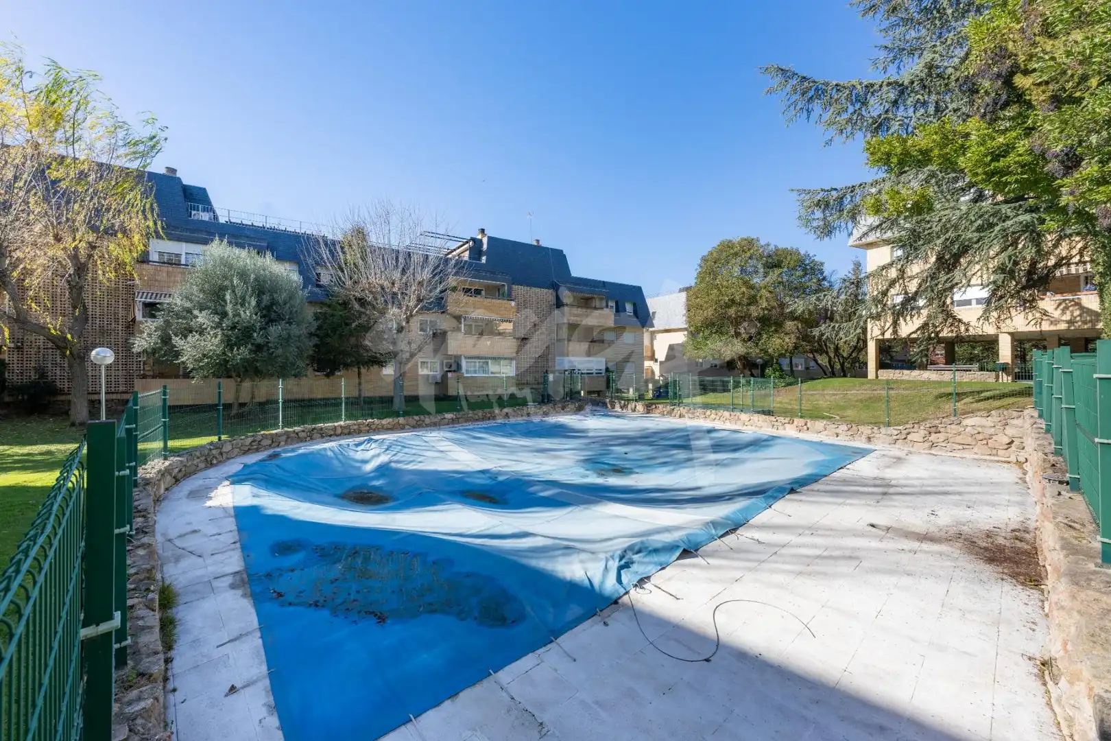 Piscina de Piso en venta en Majadahonda con Calefacción, Jardín privado y Terraza