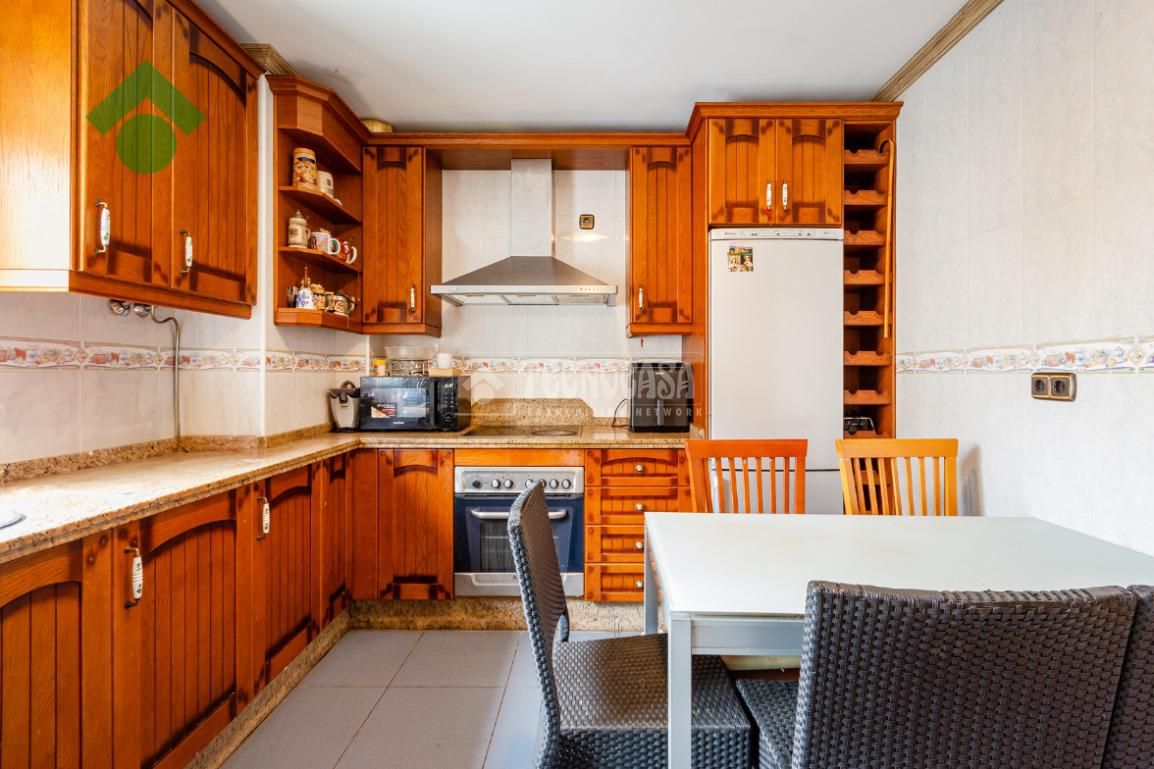 Kitchen of Single-family semi-detached for sale in Vélez-Málaga  with Terrace, Storage room and Furnished