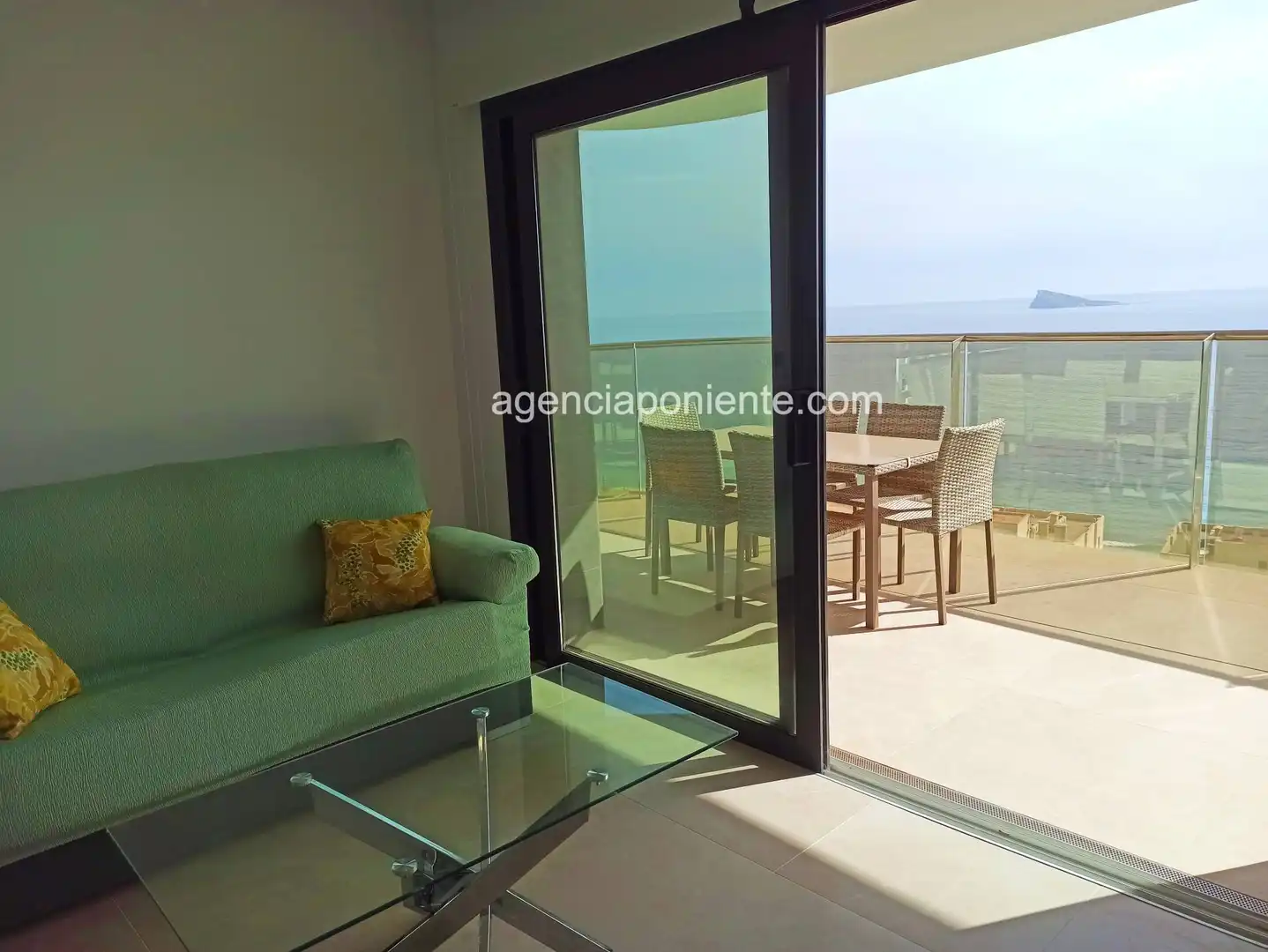 Living room of Flat for rent in Benidorm  with Air Conditioner, Terrace and Furnished