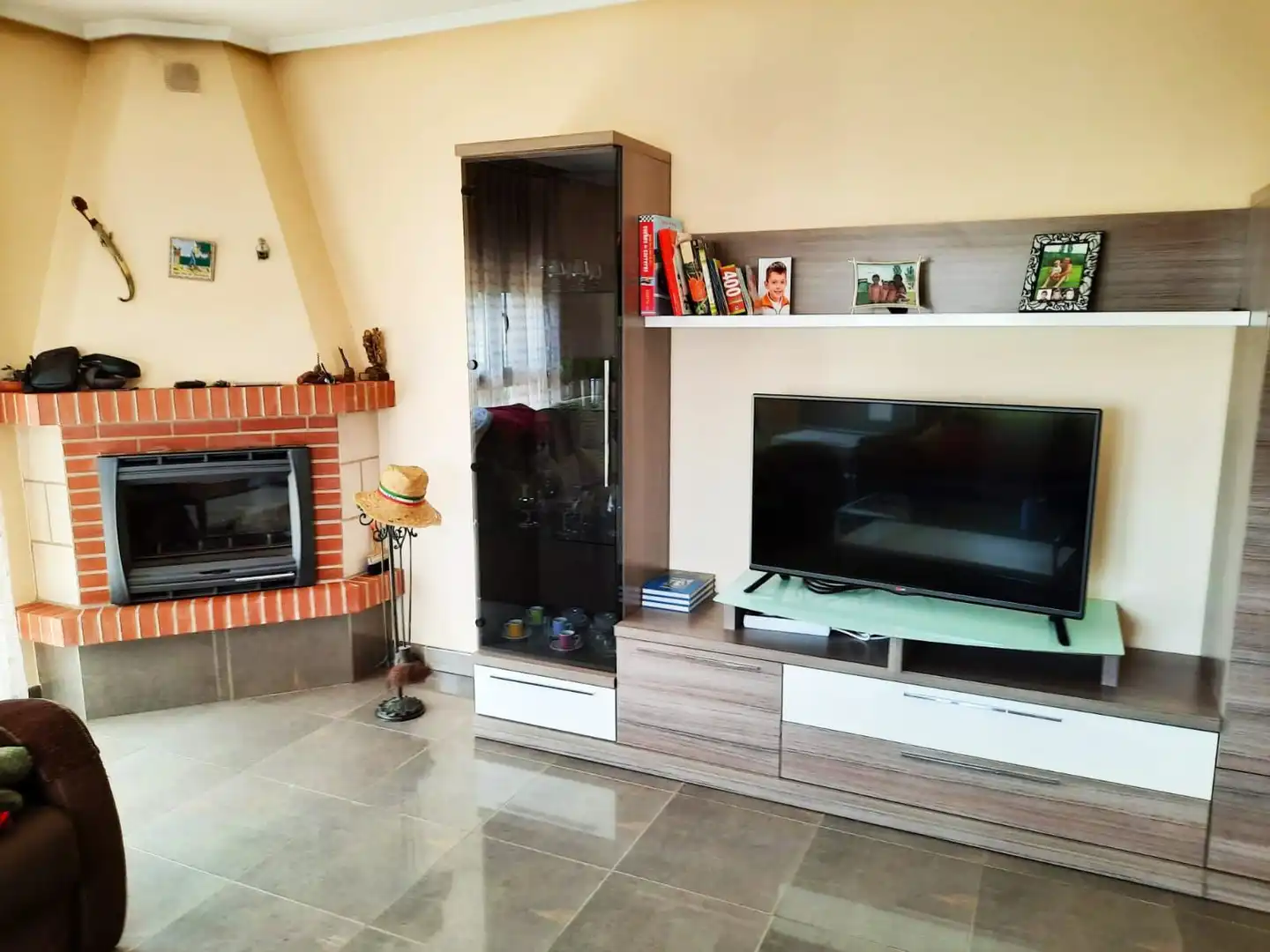 Sala d'estar de Casa adosada en venda en Medina de Pomar amb Calefacció, Jardí privat i Parquet