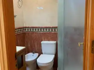 Badezimmer von Wohnung zur Miete in Jaén mit Klimaanlage, Möbliert und Ofen