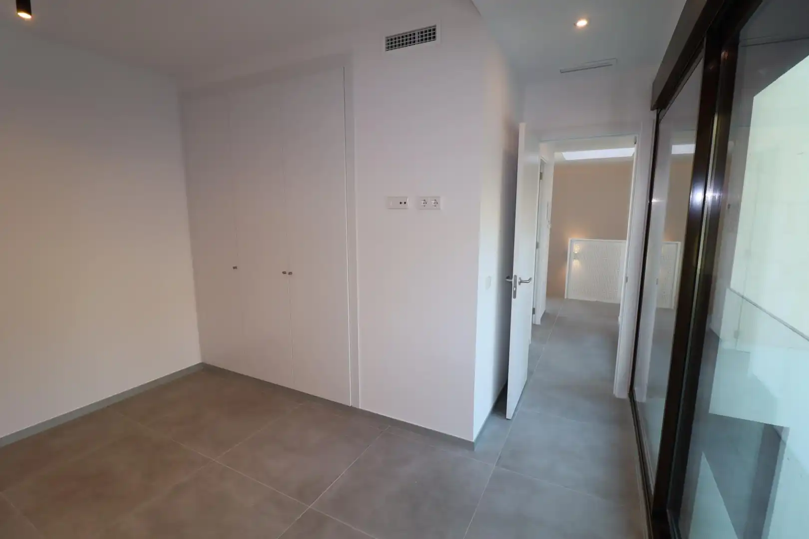 Casa adosada de alquiler en Rocafort con Aire acondicionado, Calefacción y Jardín privado