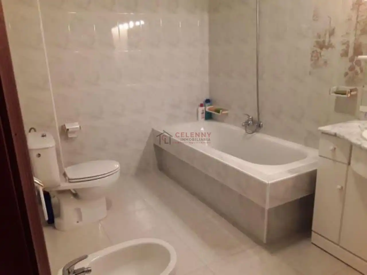 Baño de Piso en venta en Maceda con Calefacción, Parquet y Amueblado