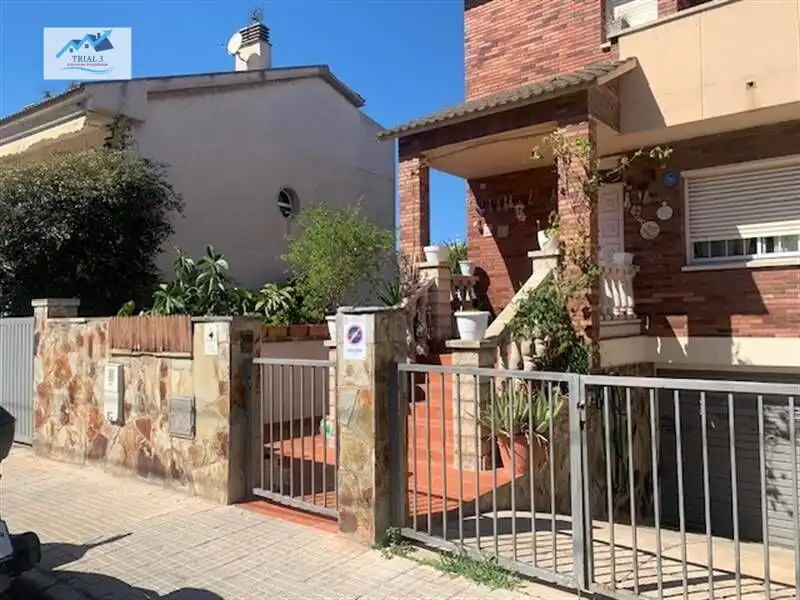 Casa amb jardí en venda a Calle BURGOS