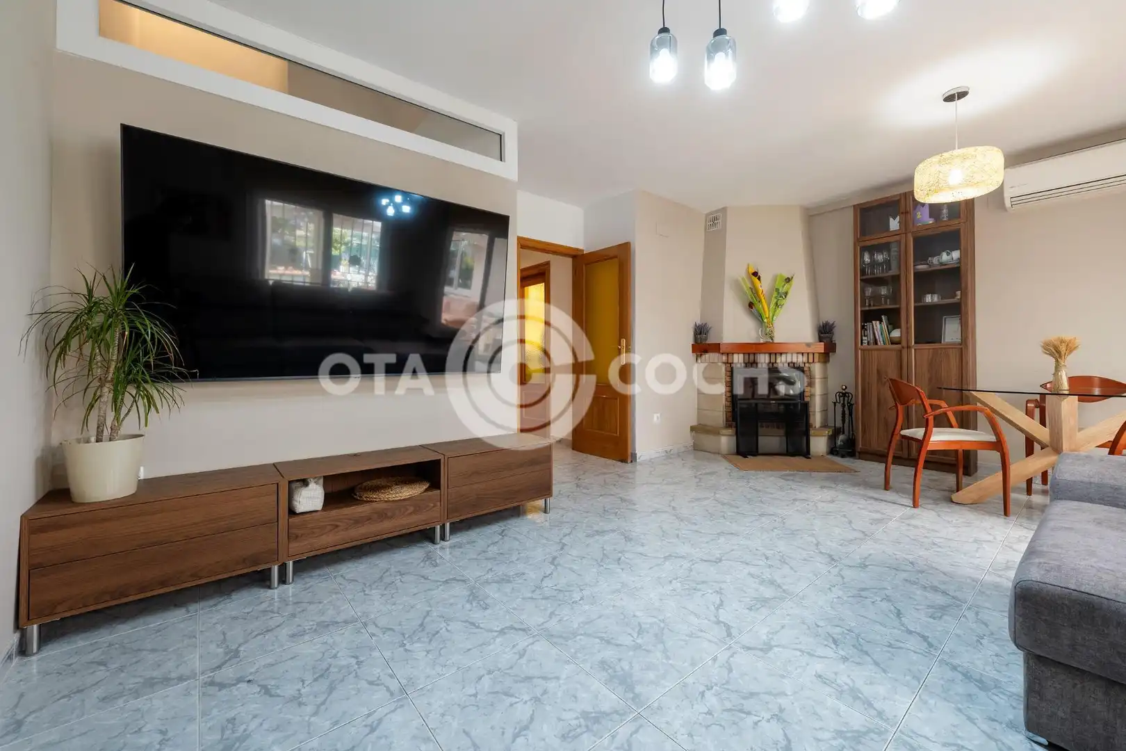 Sala d'estar de Casa adosada en venda en Reus amb Aire condicionat, Calefacció i Jardí privat