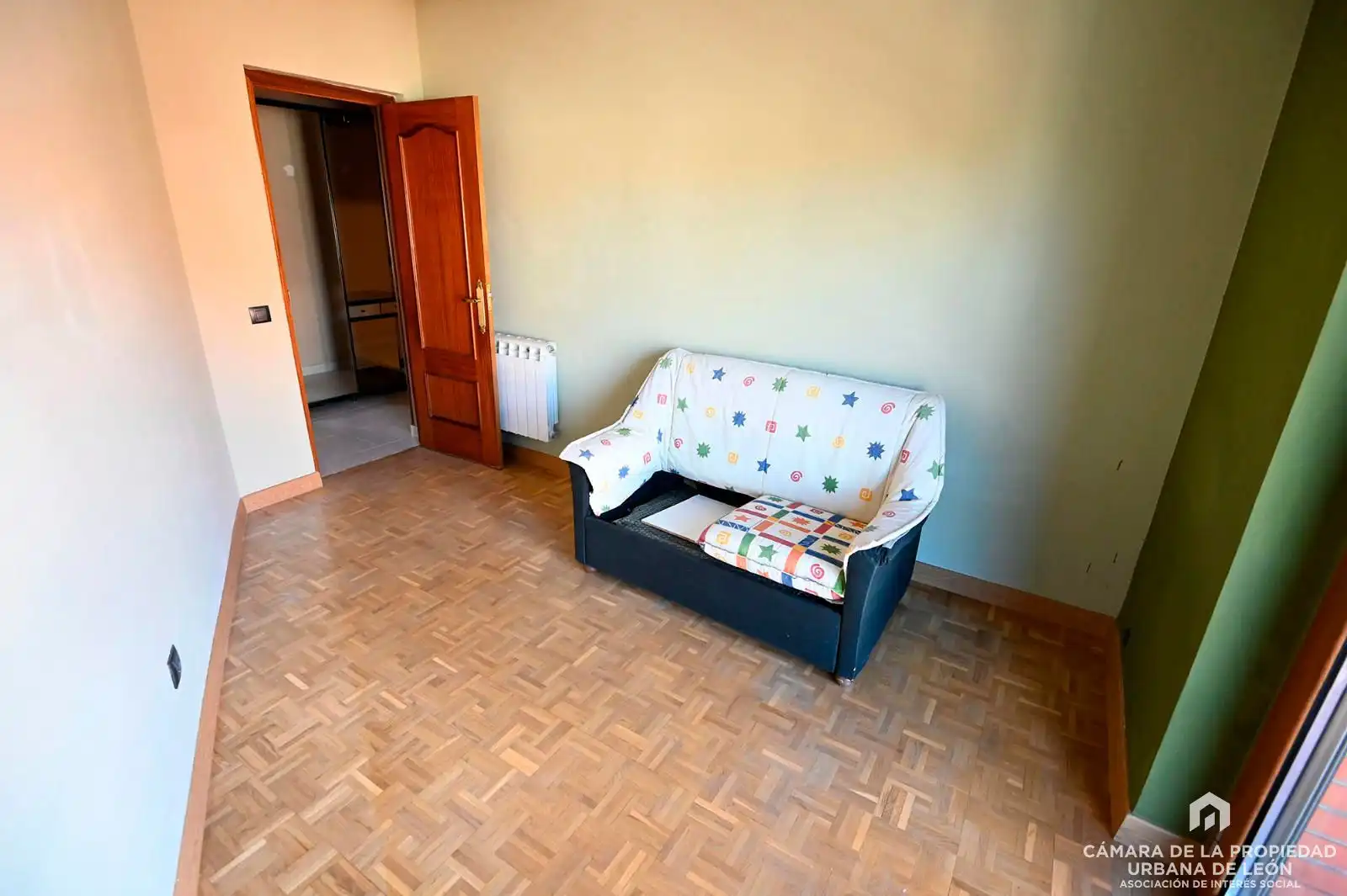 Habitación de Piso en venta en León Capital  con Calefacción y Trastero