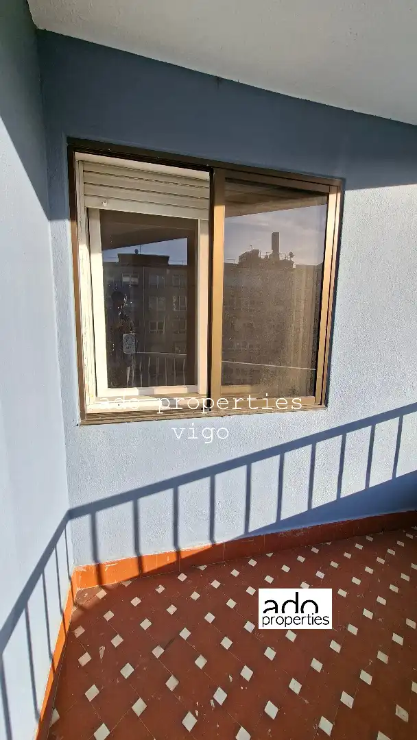 Habitación de Piso en venta en Vigo  con Terraza y Trastero