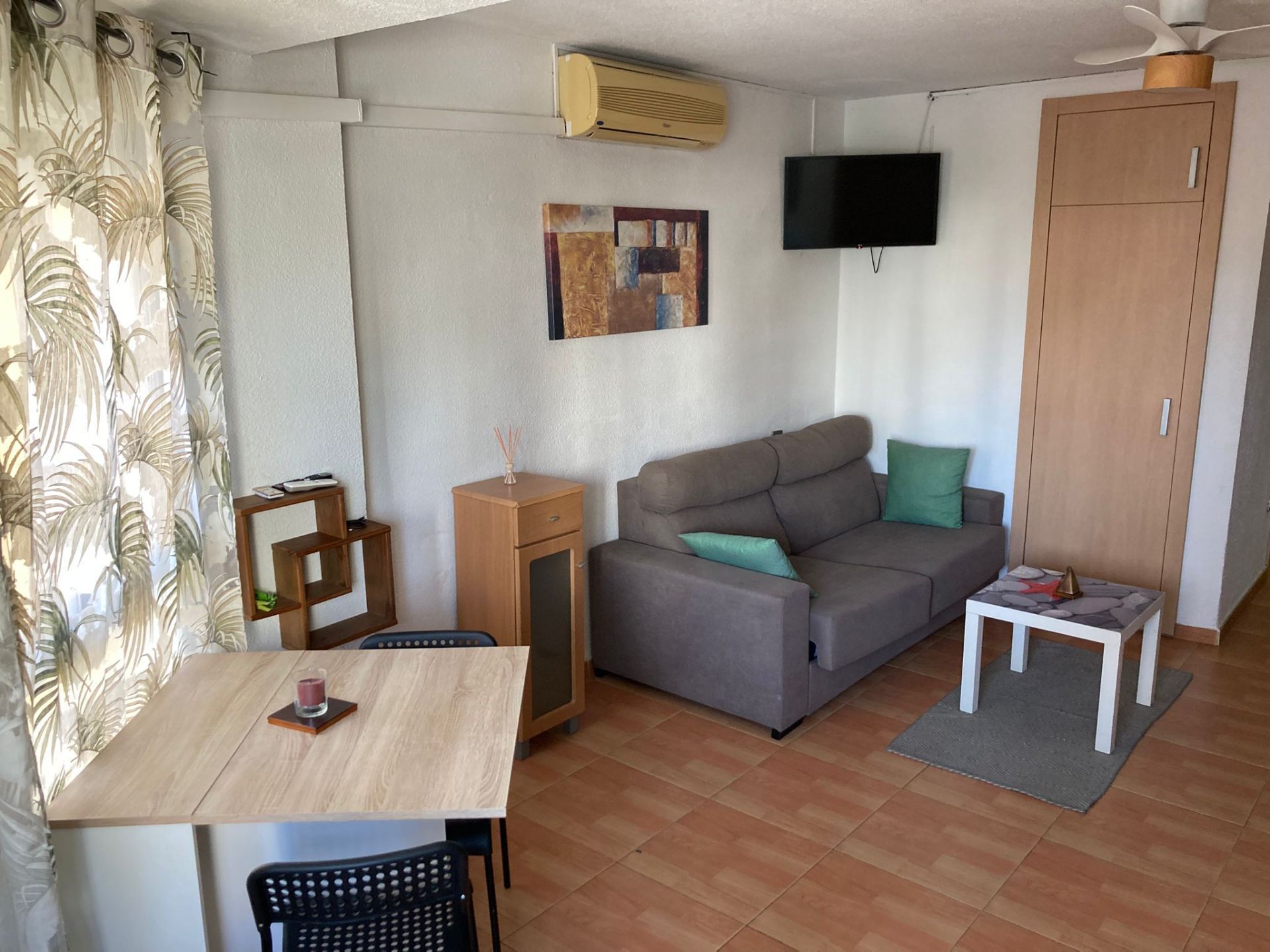 Living room of Study to rent in Vélez-Málaga  with Air Conditioner, Heating and Community pool