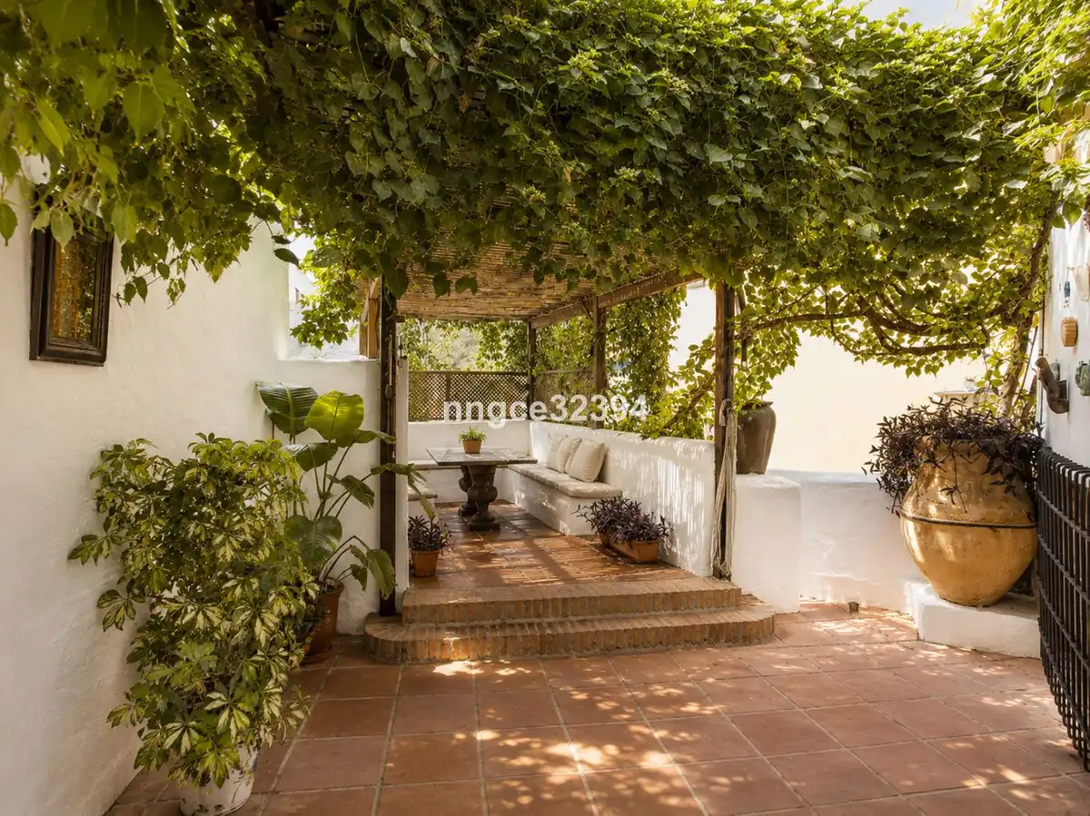 House with pool for sale in Benahavís pueblo