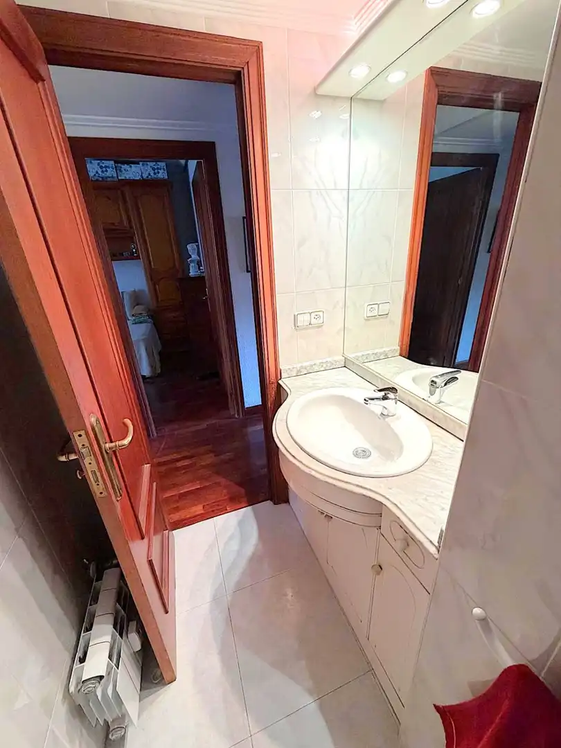 Bany de Pis en venda en Vitoria - Gasteiz amb Calefacció, Parquet i Terrassa