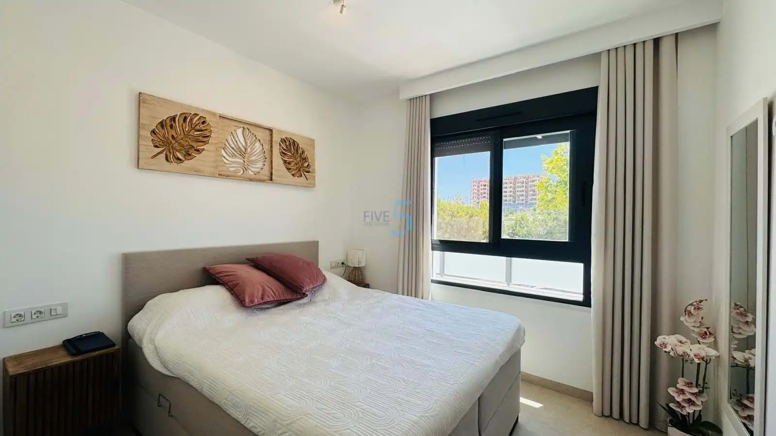 Schlafzimmer von Wohnung zum Verkauf in Santa Pola mit Klimaanlage, Terrasse und Schwimmbad