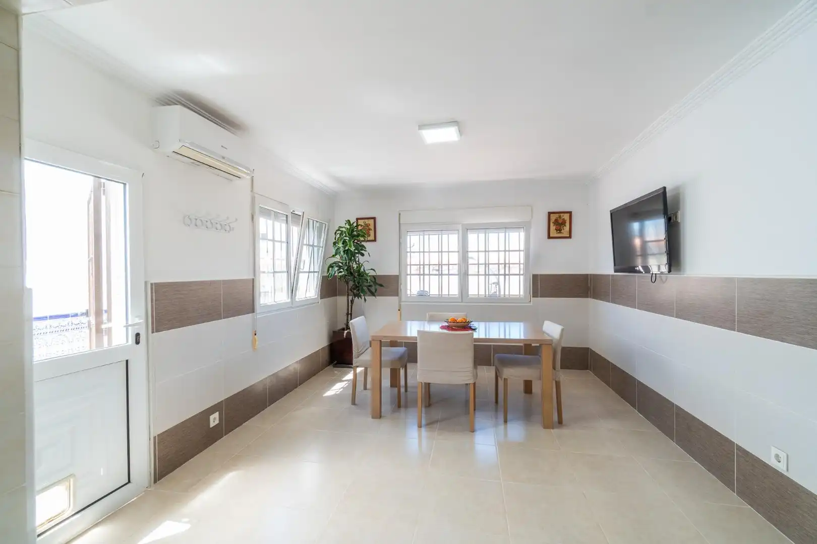 Menjador de Casa o xalet en venda en Torrevieja amb Aire condicionat, Calefacció i Jardí privat
