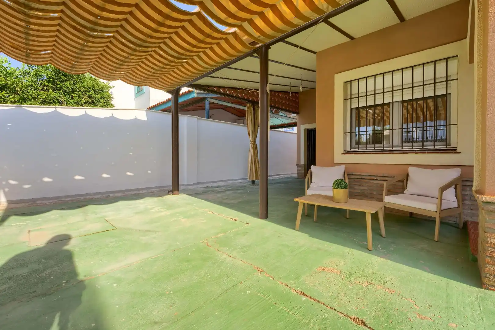Terrassa de Casa adosada en venda en Espartinas amb Aire condicionat, Calefacció i Jardí privat