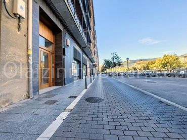 Locale commerciale in vendita a Laudio / Llodio
