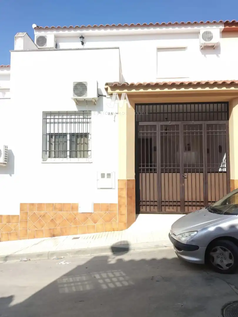 Exterior view of Detached homes for sale in Posadas  with Air Conditioner, Terrace and Storage room