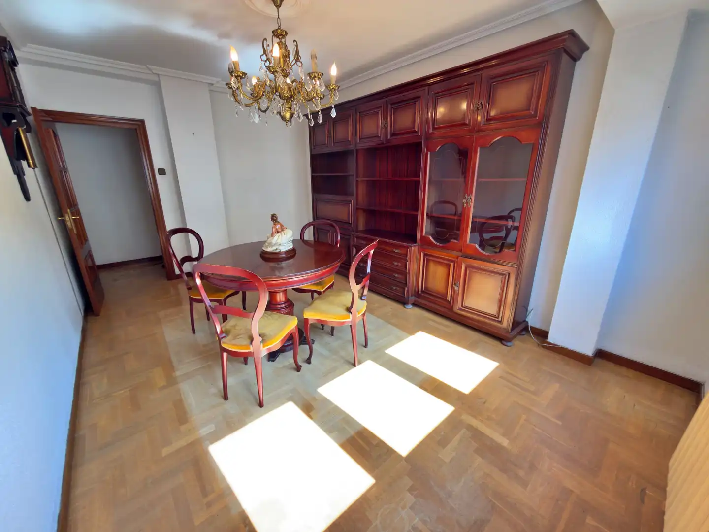 Menjador de Pis en venda en Gijón  amb Calefacció, Parquet i Terrassa