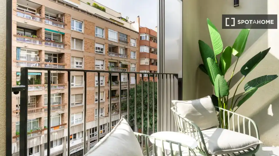 Flat with terrace to rent in Eixample, imagen 3